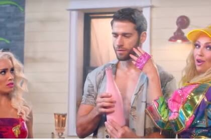 Videoclip de "Lindo pero bruto", el tema polémico de Lali y Thalia acusado de cosificar a los hombres