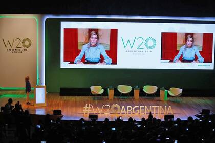 Videoconferencia de la Reina Máxima en la cumbre del W20
