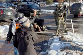Videos muestran a Pretti forcejeando con agentes federales en Minneapolis 11 días antes de su muerte