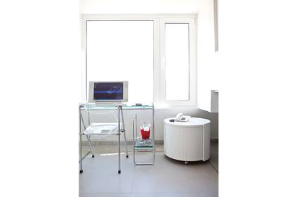 Vidrio, metal y tonos claros siempre sirven para ambientar un rincón en un marco de liviandad visual, para los que prefieren pasar desapercibidos