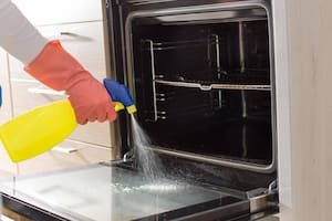 Vidrio transparente, cocina eficiente: mejora el rendimiento de tu horno con una limpieza adecuada