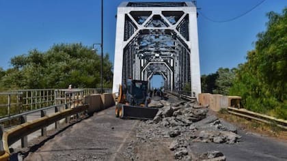 Viedma y Carmen de Patagones conectadas por un solo puente mientras se realizan trabajos en el centenario Puente Ferrocarretero