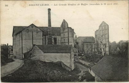 Vieja postal del Moulin de Ruffin, incendiado en 1919