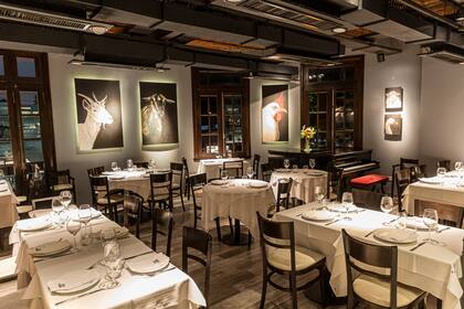 Viejo Patrón funciona en una casona de 1914 de una esquina de Liniers, que fue completamente restaurada.