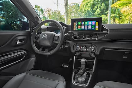 Viene con pequeños detalles en el color verde