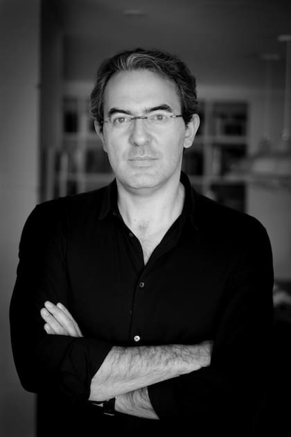 "Vienen tiempos muy oscuros con esta entrega del inmenso poder del gobierno norteamericano a un puñado de multimillonarios que jugaron a la destrucción de nuestra convivencia", dice Vásquez.