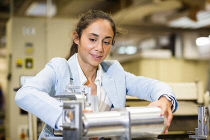 Viezzer hizo su maestría y doctorado en el Instituto Max Planck, de Alemania, consdierado una de las organizaciones de investigación científica más reconocidas y respetadas del mundo; Los directivos de Max Planck han ganado 18 premios Nobel.