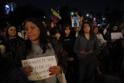 Vigilia en el Parque Rivadavia por la situación en Venezuela