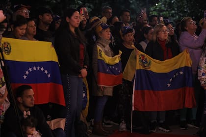 Vigilia en el Parque Rivadavia por la situación en Venezuela