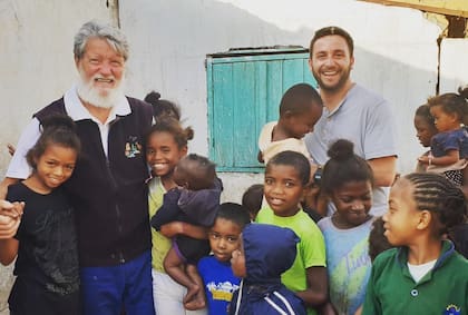 Vigo Gasparotti convivió varios meses con Opeka y la comunidad malagache de Akamasoa, en Madagascar