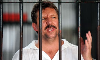 Viktor Bout, tras ser detenido en 2008 en Bangkok. (Saeed KHAN / AFP)