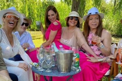 Viky Xipolitakis, Belén se, Elizabeth Vernaci y Lizy Tagliani, algunas de las famosas presentes en la boda de Fernando Colombo