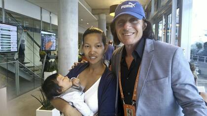 Vilas, junto con su esposa y el pequeño Guillermo, de dos meses