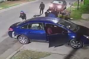 Les robaron mientras subían a su auto e intentaron detener a los ladrones a piedrazos