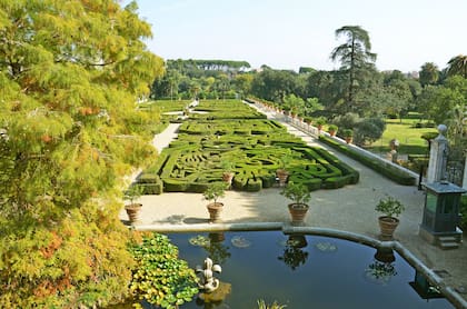 Villa Pamphili, una extensa villa que ofrece una rica combinación de jardines, paisajes naturales y arquitectura histórica