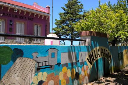 Pardo es un pueblo pulcro, criollo, con un tiempo propio que lo envuelve en una atmósfera idílica; en la foto, la escuela Juan Bautista Bioy
