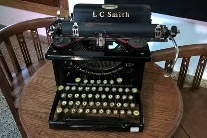 Una máquina de escribir del autor de La invención de Morel atrae la atención en el museo