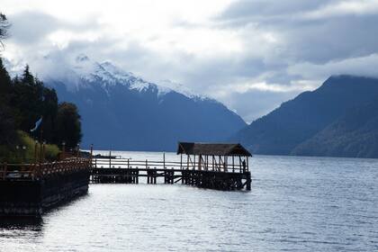 Villa Traful
Está rodeada por la cordillera de los Andes y exuberantes bosques.