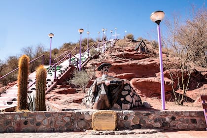 Villa Unión es la localidad cabecera del departamento General Felipe Varela, y el punto estratégico para visitar Talampaya y otros atractivos turísticos