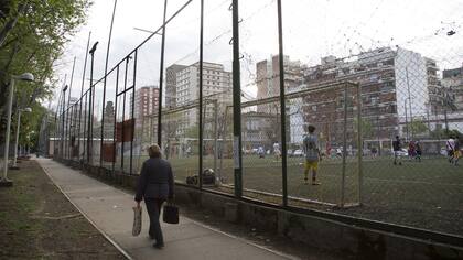 Villa Urquiza. Las canchas de fútbol de alquiler sobre Roosevelt entre Triunvirato y Bucarelli, donde también se podrán construir viviendas, oficinas y locales comerciales