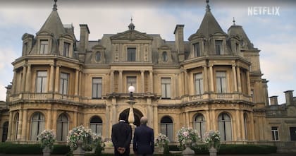 Villa Windsor y trabajo de renovación terminado en "The Crown". Se dice que el empresario egipcio Mohamed Al-Fayed soñó con que su hijo Dodi y Lady Di vivieran algún día en Villa Windsor