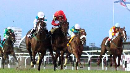 Village King (de rojo) contuvo a The Great Day en un gran final; por dentro quedaron Amiguito Ciro y San Onofre