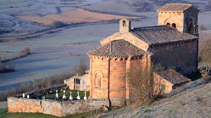 Villanueva de la Torre posee una arquitectura privilegiada con construcciones antiguas y vistosas pero fueron sus polémicas leyes las que convirtieron en famoso a este pequeño pueblo