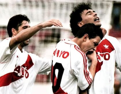 Villarreal celebra junto a Gallardo, en uno de sus 17 partidos en River