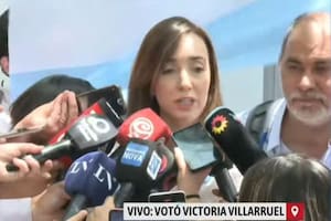 Victoria Villarruel votó en medio de una protesta de militantes de Derechos Humanos y los descalificó