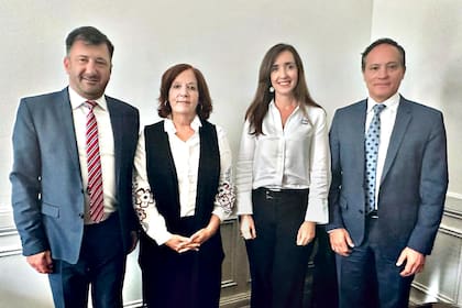 Villarruel con los senadores Kueider, Vigo y Espínola
