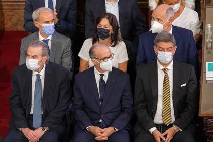 Vilma Ibarra, secretaria de Legal y Técnica, junto a los jueces de la Corte Suprema en el inicio de la Asamblea Legislativa 2022