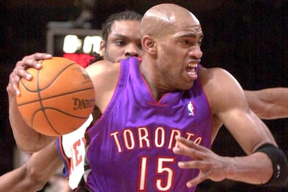Vince Carter vistiendo la camiseta de Toronto Raptors
