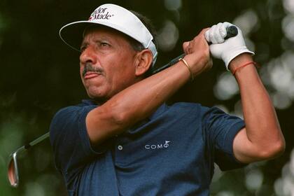 Vicente Fernández en el torneo du Maurier Champions en el St. Georges Golf and Country Club en Toronto, en junio de 1997; el Chino tiene una larga carrera en el golf.