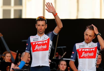 Vincenzo Nibali, la máxima esperanza de los italianos para la versión 104ª del Giro; el líder del equipo Trek-Segafredo llega con poco rodaje, a raíz de una fractura en una muñeca.