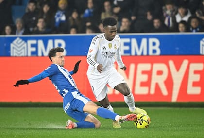 Vinicius desborda antes de mandar el centro para el gol de Rodrygo