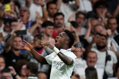 Vinicius festeja su gol, tiene una conexión intensa con los hinchas de Real Madrid