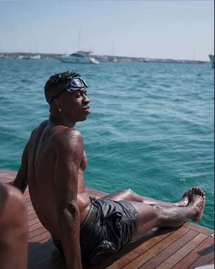 Vinicius Junior a bordo de un lujoso yate.