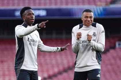 Vinicius Junior y Kylian Mbappe de Real Madrid. (Bradley Collyer/PA via AP)