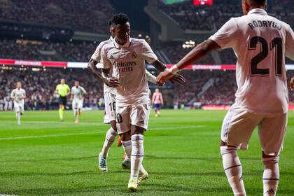 Vinicius y Rodrygo celebrando el primer gol de Real Madrid ante Atlético de Madrid, en el Metropolitano