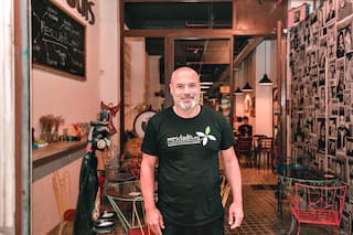 Es argentino, se radicó en Europa y hoy es un referente para los inmigrantes