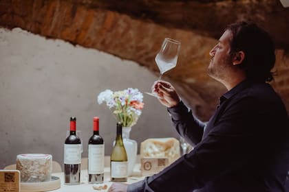 Vinos en la cava que era almacenaje de alimentos de los jesuitas.