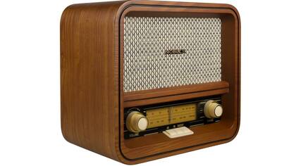 Vintage. Esta radio AM/FM de Noblex es de madera natural, pero no se priva de conexión Bluetooth y USB ($ 2899)