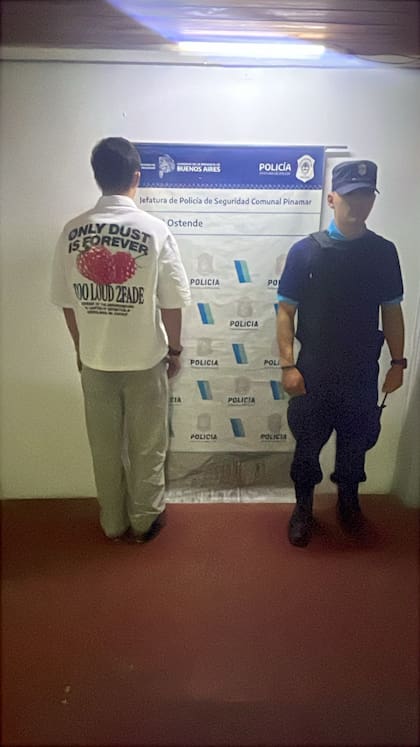 Violencia juvenil en Pinamar: tres jóvenes fueron detenidos tras golpear a otros en la calle.