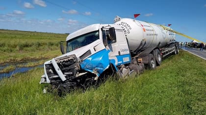 Violento choque frontal entre un camión y una 4x4 en la ruta 5: murió un hombre de 57 años oriundo de Pehuajó.