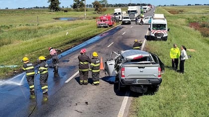 Violento choque frontal entre un camión y una 4x4 en la ruta 5: murió un hombre de 57 años oriundo de Pehuajó.