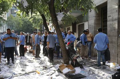 Violento enfrentamiento en el sindicato de colectiveros, destrozaron la sede de la UTA; hubo 11 heridos y un detenido