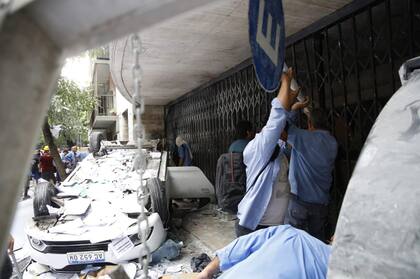 Violento enfrentamiento en el sindicato de colectiveros, destrozaron la sede de la UTA; hubo 11 heridos y un detenido