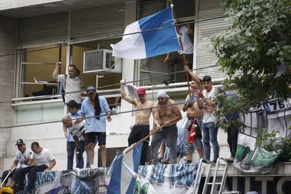 Violento enfrentamiento en el sindicato de colectiveros, destrozaron la sede de la UTA; hubo 11 heridos y un detenido
