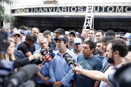 Violento enfrentamiento en el sindicato de colectiveros, destrozaron la sede de la UTA; hubo 11 heridos y un detenido