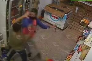 Un kiosquero intentó evitar un robo y fue apuñalado ocho veces